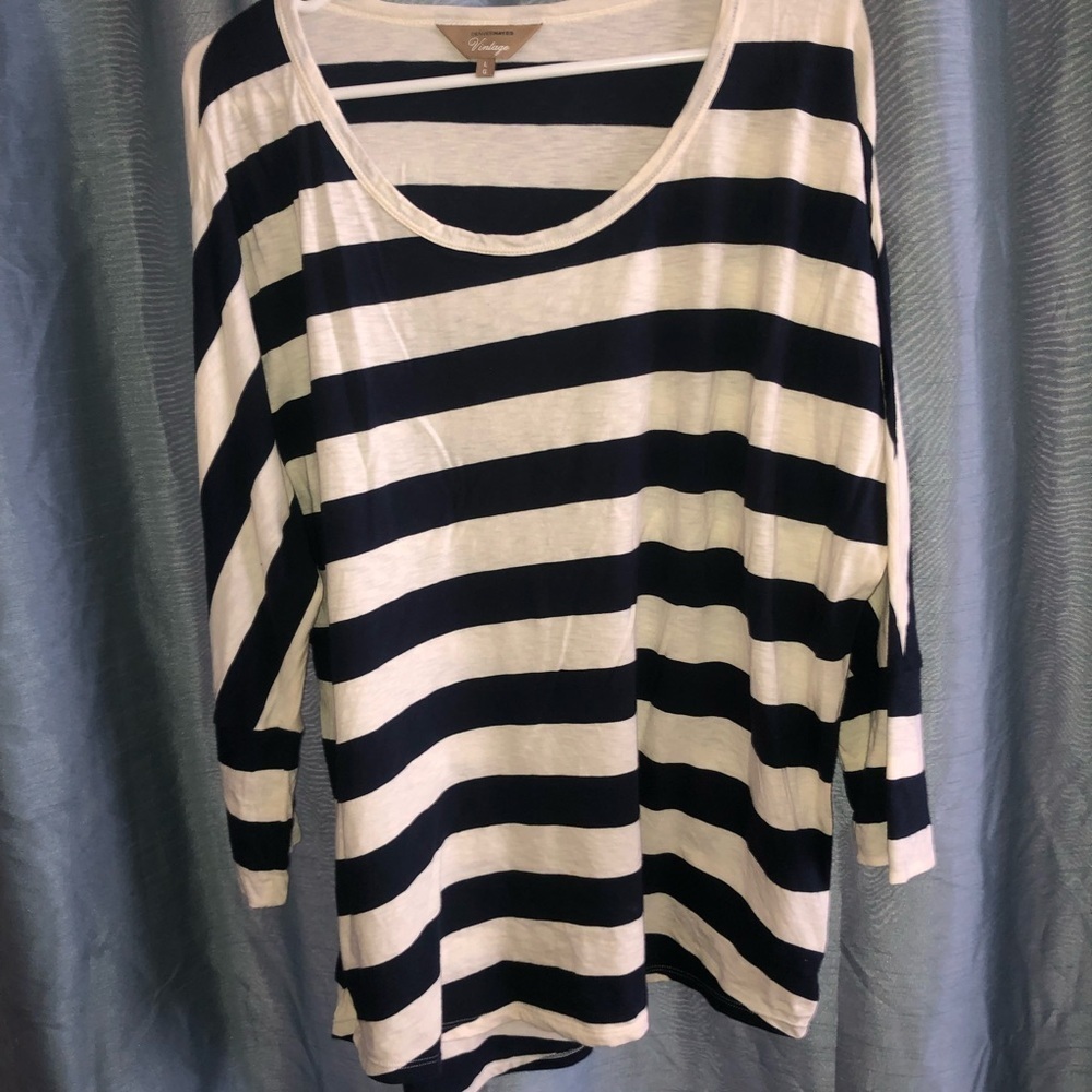 Denver Hayes Striped Navy and White Women's Top- lg 28” new or like new